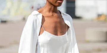 How to Rock the ’90s Minimalist Look This Summer