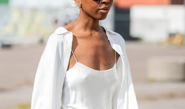 How to Rock the ’90s Minimalist Look This Summer