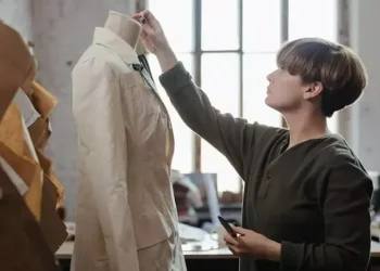 Why Next Day Delivery Is a Game Changer for Your Fashion Business