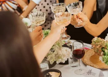 Top 6 Budget-Friendly Tips to Look Stunning at Parties