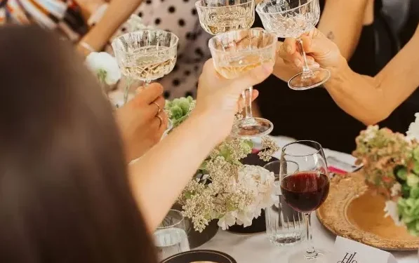 Top 6 Budget-Friendly Tips to Look Stunning at Parties
