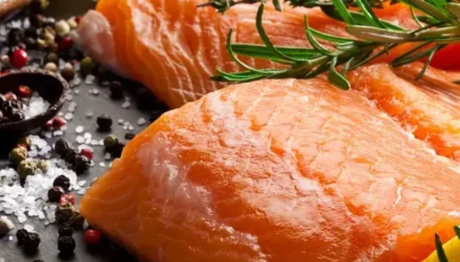 Farmed vs Wild Salmon: Which is Better for You and the Planet?