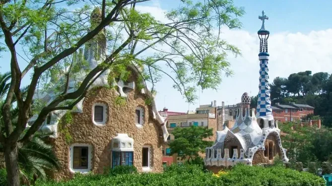 The Ultimate Barcelona Travel Guide